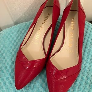 Anne Klein i flex red patten leather and snake skin style pumps, Sz.6 never used